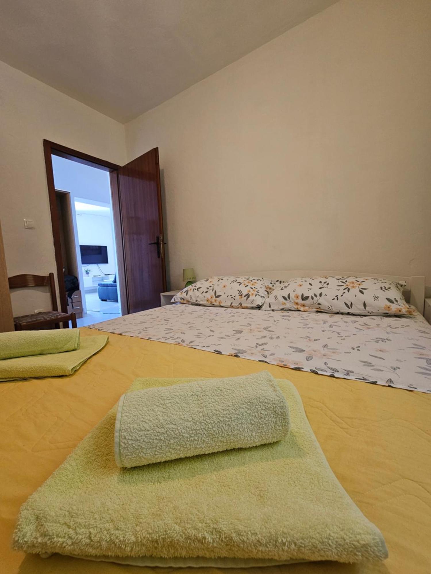 Apartments Lucin Drvenik Veli Exterior photo