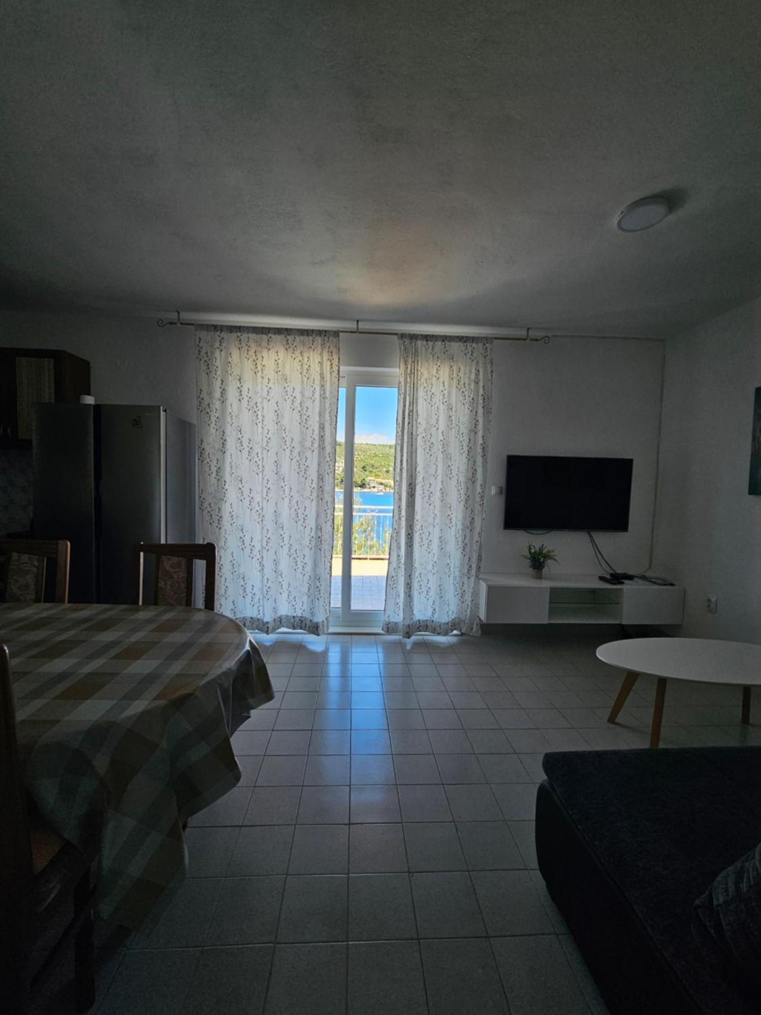 Apartments Lucin Drvenik Veli Exterior photo