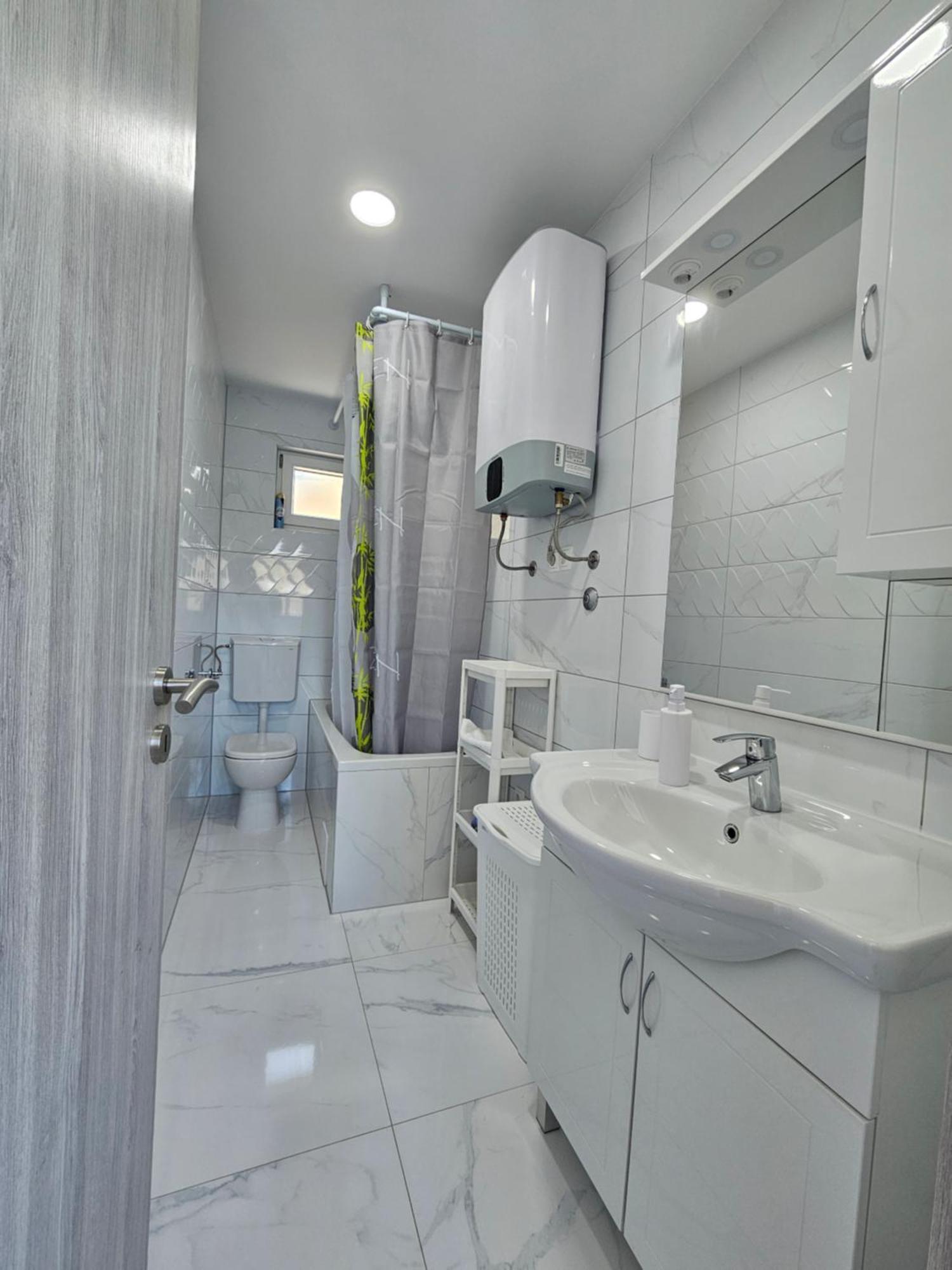 Apartments Lucin Drvenik Veli Exterior photo